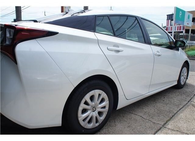 
								Toyota Prius full									
