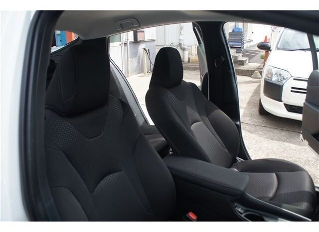 
								Toyota Prius full									