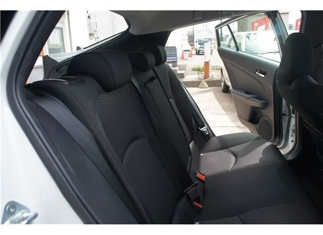 
								Toyota Prius full									