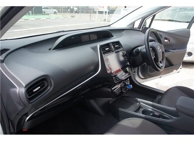 
								Toyota Prius full									
