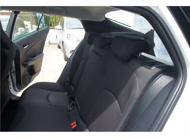 
								Toyota Prius full									