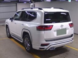 
										Toyota Land Cruiser 300 ZX 2026 full									