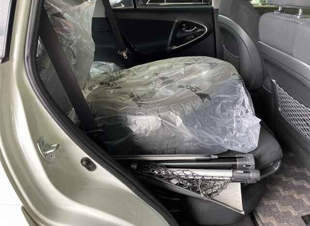 
								Toyota RAV4 full									