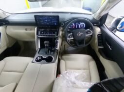 
										Toyota Land Cruiser 300 ZX 2026 full									