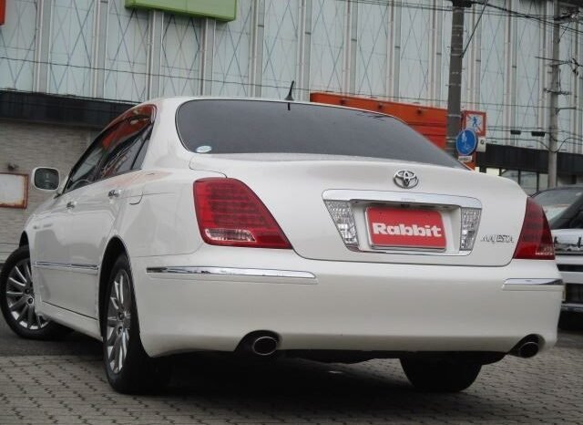 
								Toyota Crown Majesta 2004 full									