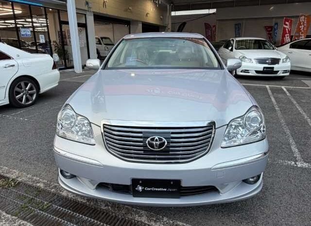 
								Toyota Crown Majesta 2004 full									