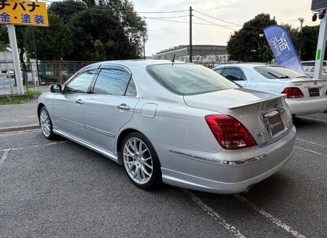 
								Toyota Crown Majesta 2004 full									