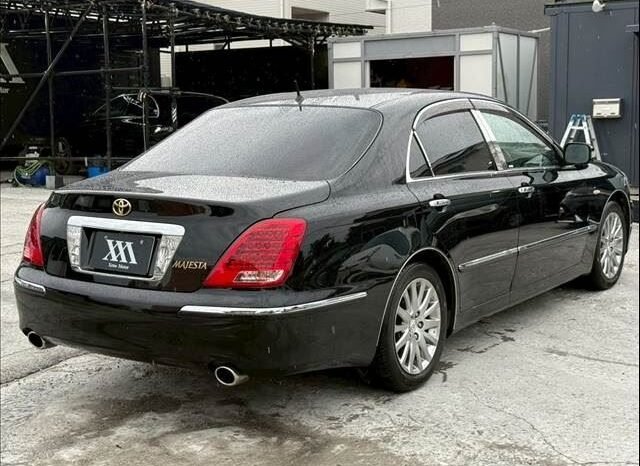 
								Toyota Crown Majesta 2005 full									