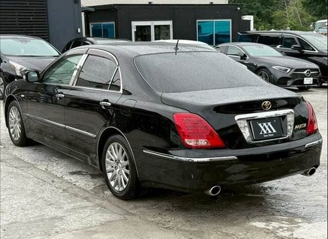 
								Toyota Crown Majesta 2005 full									