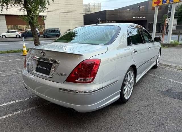 
								Toyota Crown Majesta 2004 full									
