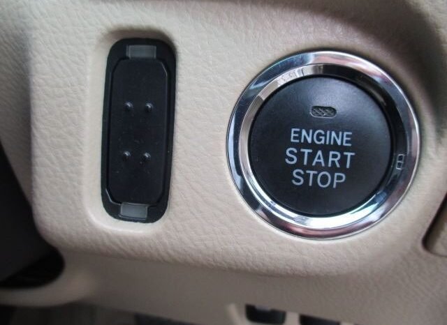 
								Toyota Crown Majesta 2004 full									