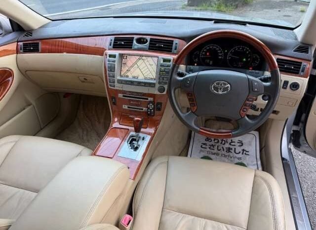
								Toyota Crown Majesta 2004 full									