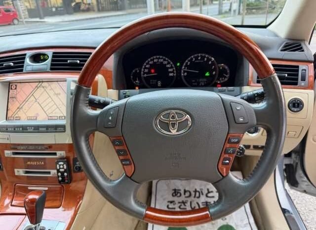 
								Toyota Crown Majesta 2004 full									