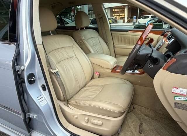 
								Toyota Crown Majesta 2004 full									