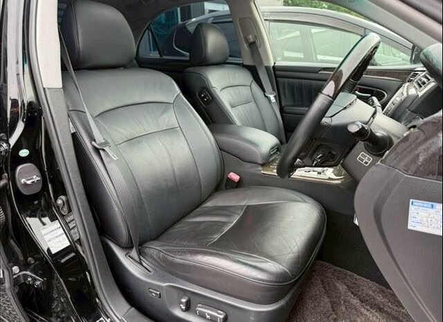 
								Toyota Crown Majesta 2005 full									