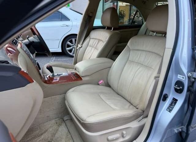 
								Toyota Crown Majesta 2004 full									