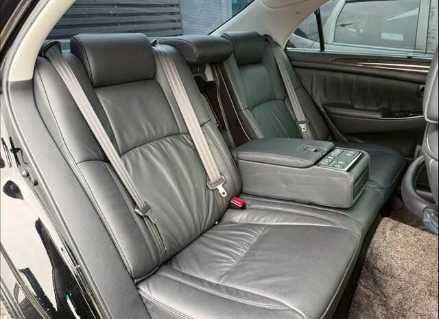 
								Toyota Crown Majesta 2005 full									