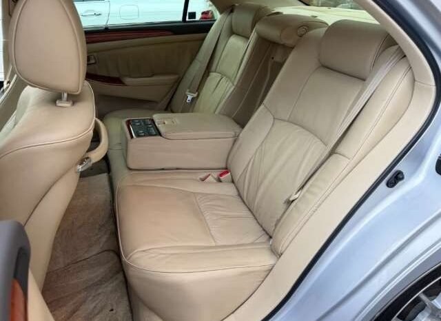 
								Toyota Crown Majesta 2004 full									