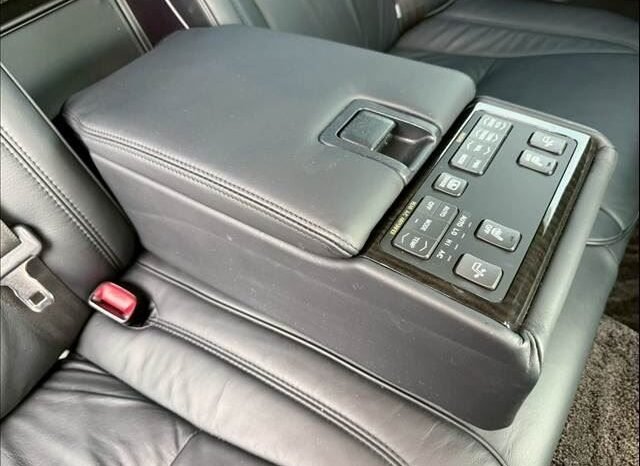 
								Toyota Crown Majesta 2005 full									