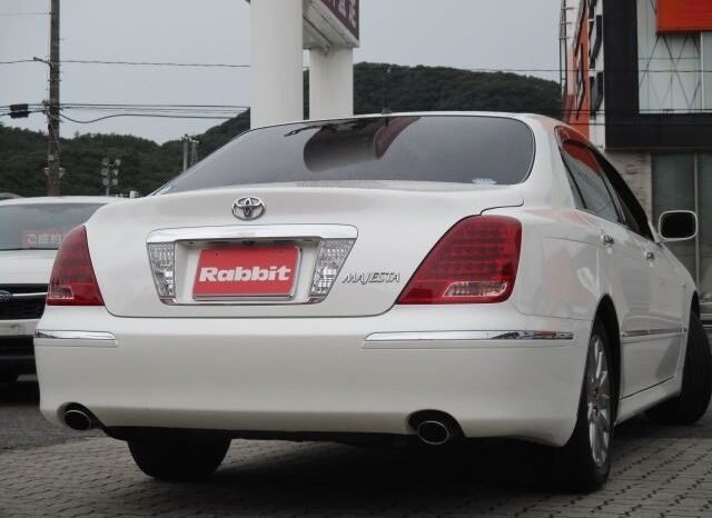 
								Toyota Crown Majesta 2004 full									