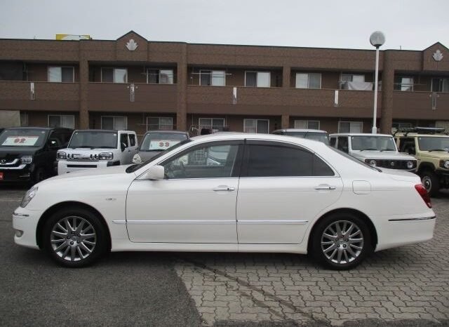 
								Toyota Crown Majesta 2004 full									