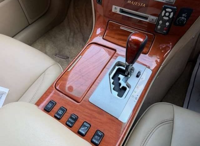 
								Toyota Crown Majesta 2004 full									