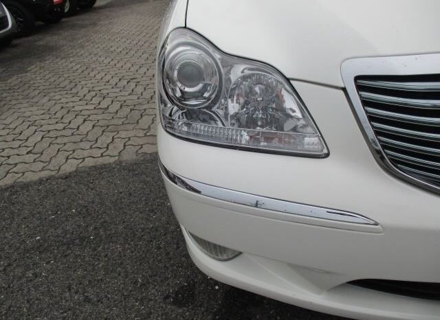 
								Toyota Crown Majesta 2004 full									