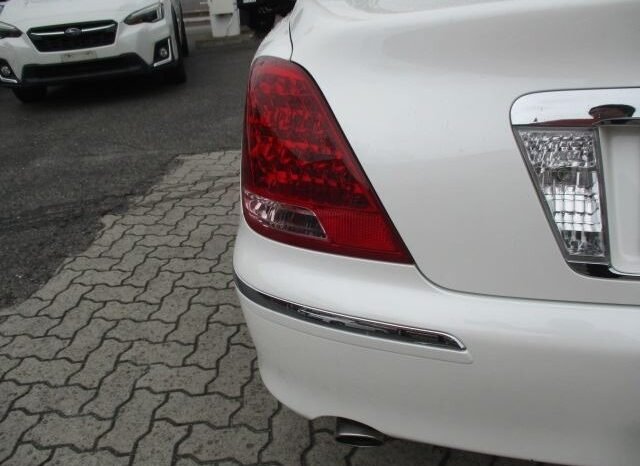 
								Toyota Crown Majesta 2004 full									