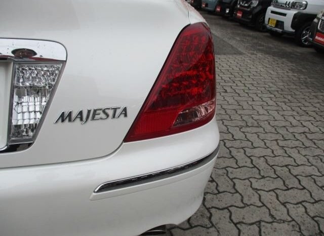 
								Toyota Crown Majesta 2004 full									