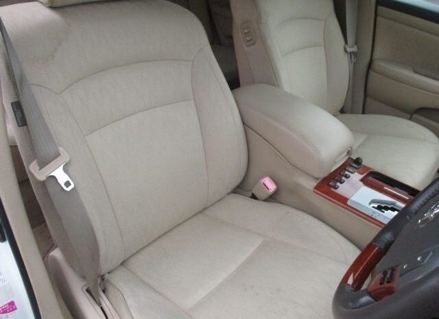 
								Toyota Crown Majesta 2004 full									