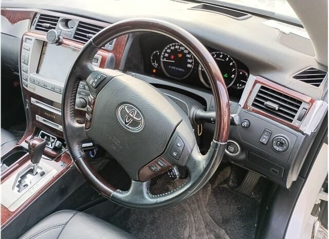 
								Toyota Crown Majesta 2008 full									