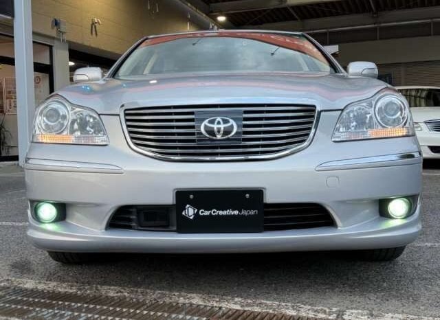 
								Toyota Crown Majesta 2004 full									