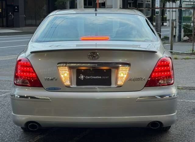 
								Toyota Crown Majesta 2004 full									