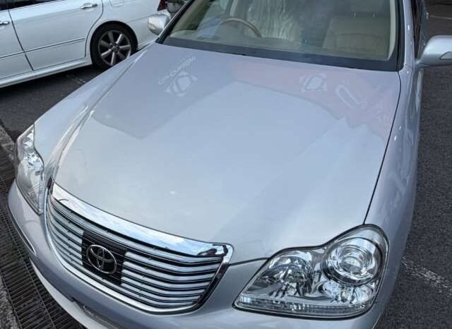 
								Toyota Crown Majesta 2004 full									