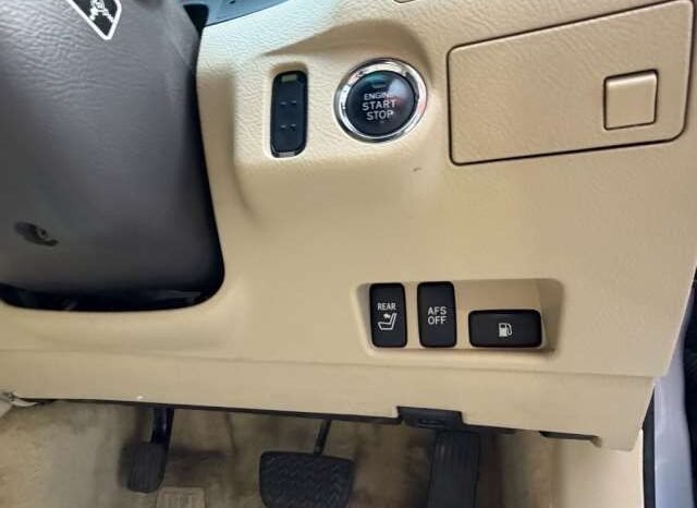 
								Toyota Crown Majesta 2004 full									