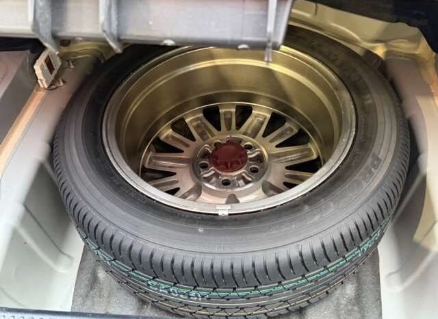 
								Toyota Crown Majesta 2004 full									