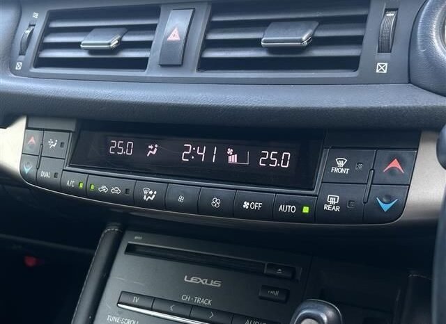 
								LEXUS CT 200h Version C 2019 full									