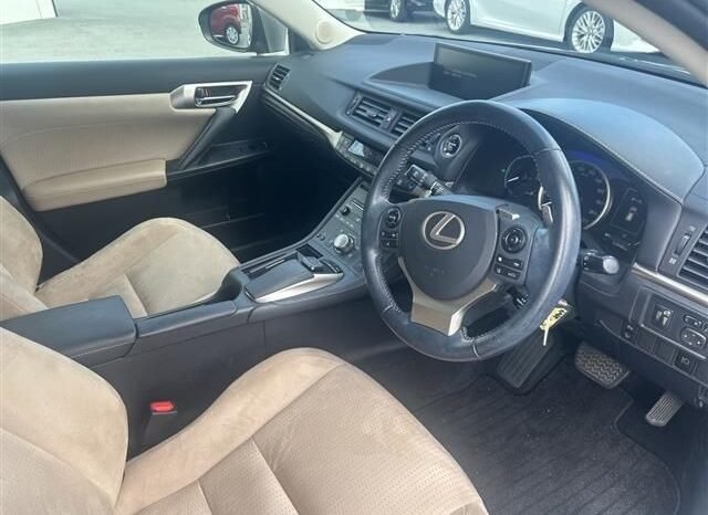 
								LEXUS CT 200h Version C 2019 full									