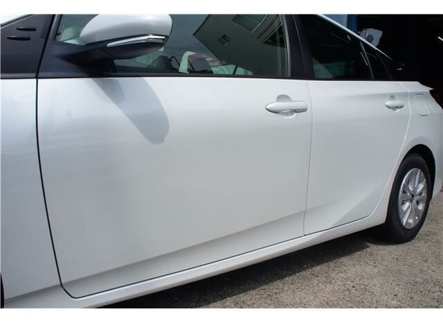 
								Toyota Prius full									